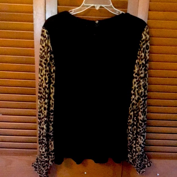 *NWT entro Black Knit Top With Full Pleated Leopard Sleeves (Chiffon) L - Picture 3 of 3